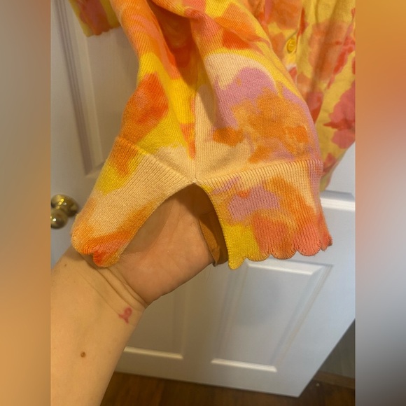 Isaac Mizrahi Live! Floral Cardigan with Scalloped Neckline and Hem Size 3X - Picture 7 of 9